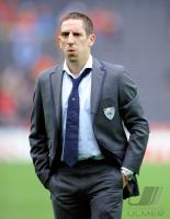 FUSSBALL EURO 2008: Frankreich, Ribery traegt Anzug