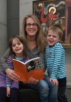 Kinder und St. Martin im Dioezesanmuseum in Rottenburg