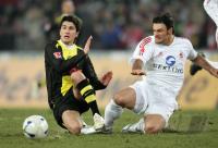 Fussball 1. Bundesliga: Koeln - Dortmund, Zweikampf