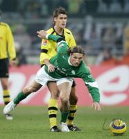 Fussball 1. Bundesliga: Dortmund - Wolfsburg, Zweikampf