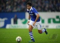 Fussball 1. Bundesliga, Saison 2011/2012: Schalke 04, RAUL am Ball