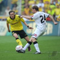 Fussball 1. Bundesliga: Kevin Grosskreutz (li, Borussia Dortmund)  gegen Tony Jantschke (re, Borussia Moenchengladbach)
