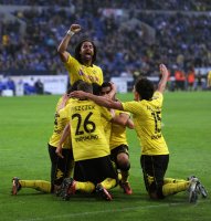 Fussball 1. Bundesliga : JUBEL nach dem Tor zum 0:3 um Robert Lewandowski mit Patrick Owomoyela, Lukasz Piszczek, Mats Julian Hummels (v. li., Borussia Dortmund)