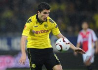 Fussball: Euroa League, Saison 2010/2011: Dortmund - Sevilla, SAHIN am Ball