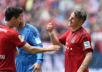 Fussball, 1. Bundesliga  Saison 13/14: Jubel FC Bayern Muenchen mit Schale