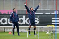 Fussball 1. Bundesliga: JUBEL Mark van Bommel, Daniel van Buyten (v.li., FCB)