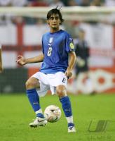 Fussball International: U21-EM: Italien, AQUILANI Einzelaktion