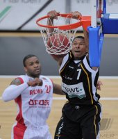 Basketball 1. Bundesliga 2011/2012:  Walter Tigers Tuebingen - Brose Baskets Bamberg