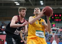 Basketball 1. Bundesliga 15/16 Hauptrunde: Walter Tigers Tuebingen - s.Oliver Baskets