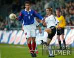 Fussball - U21: Deutschland - Serbien und Montenegro, Zweikampf