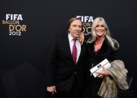 Fussball International FIFA Ballon d Or 2012:  Guenther Netzer (li, Deutschland) mit Frau Elvira