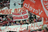 Fussball 1. Bundesliga 10/11:  FC Bayern Fans gegen zu hohe Eintrittspreise