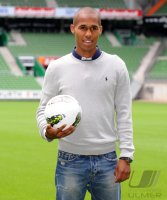 Fussball 1. Bundesliga, Saison 2012/2013: Werder praesentiert Neuzugang Theodor Gebre Selassie