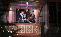 Schlager - Ikone Dieter Thomas Kuhn mit Minikonzert auf dem Tuebinger Marktplatz