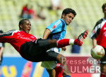 Fussball 1. Bundesliga: Nuernberg - Leverkusen, Zweikampf