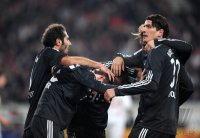 Fussball 1. Bundesliga : (v. li.) Bayern JUBEL nach dem Tor zum 0:2 mit Hamit Altintop, Thomas Mueller, Mario Gomez