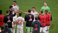 Fussball 1. Bundesliga 24/25: FC Bayern Fans verabschieden Thomas Mueller mit einer Choreo
