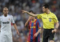 Fussball CHL  Saison 2010/2011:  Schiedsrichter Wolfgang Stark (GER)