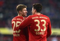 Fussball 1. Bundesliga, Saison 2012/2013:  Thomas Mueller mit Mario Gomez (v. li., FC Bayern Muenchen)