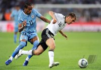 Fussball International EM 2012 Testspiel:  Alvaro PEREIRA (li, Uruguay) gegen Philipp LAHM (re, Deutschland)
