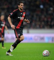 Fussball: 1. Bundesliga Saison 2010/2011: Leverkusen, FRIEDRICH am Ball
