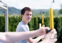 Leichtathletik: Hochspringer Lukas Gaertner (TV Rottenburg) trainiert im eigenen Garten