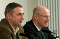 Fussball 1. Bundesliga, Saison 2011/2012: Pressekonferenz Werder Bremen zur Vertragsverlaengerung von Manager und Trainer