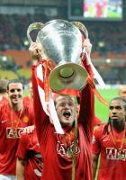 Fussball CHL  FINALE 2008  ROONEY  (ManU) mit CHL Pokal