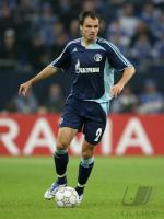 Fussball, Champions League: Schalke, WESTERMANN Einzelaktion