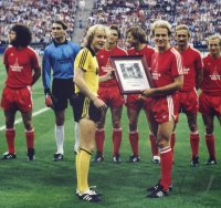 Fussball FC Bayern - Dortmund: Burgsmueller, Rummenigge