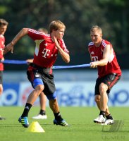 Fussball 1. Bundesliga Saison   2011/2012 : Holger Badstuber , Bastian Schweinsteiger (v. li., FC Bayern Muenchen)