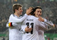 FUSSBALL INTERNATIONAL: Deutschland - Holland