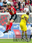 Fussball 1. Bundesliga: Leverkusen - Dortmund, Zweikampf