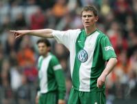 Fussball 1. BL Bayern-Wolfsburg; Zweikampf