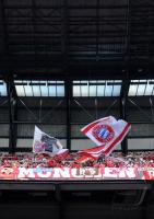 Fussball Champions League Finale: Bayern Fans Jubel mit Fahnen