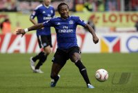 Fussball: 1. Bundesliga Saison 2010/2011: Hamburger SV, Roberto am Ball