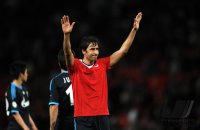 Fussball CHL  Saison 2010/2011:  Enttaeuschung, winkt zum Abschied Raul (FC Schalke 04)