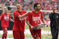 Fussball, 1. Bundesliga  Saison 13/14: Jubel FC Bayern Muenchen mit Schale