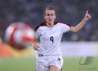 FUSSBALL  Olympia 2008   Halbfinale  Frauen   Japan - USA