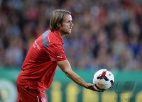 Fussball DFB Pokal 2. Runde 13/14: Trainer Thomas Schneider (VfB Stuttgart)