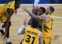 Basketball 1. Bundesliga 16/17 Hauptrunde: Walter Tigers Tuebingen - FRAPORT SKYLINERS Frankfurt