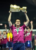 Fussball: DFB Pokal Finale:  Jubel mit POKAL  Mario Gavranovic (FC Schalke 04)