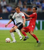 FUSSBALL: LIGA TOTAL CUP 2010 , Ivica Olic (li, FCB) gegen Petit (re, Koeln)