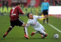 Fussball 1. Bundesliga, Saison 2011/2012: Markus Feulner (li, 1 FC Nuernberg) gegen Franck Ribery (FC Bayern Muenchen)