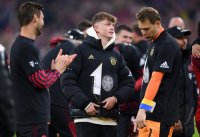 Fussball 1. Bundesliga Saison 21/22: JUBEL FC Bayern Muenchen feiert die 32. Meisterschaft