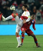 Fussball Nationalmannschaft : Mirko Vucinic (li, Montenegro) gegen Theodor Gerbe Selassie (Tschechische Republik)