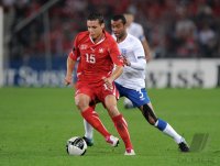 Fussball International EM 2012-Qualifikation: David DEGEN (li, Schweiz) gegen Ashley COLE (re, England)