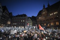 Lichtermeer fuer die Demokratie auf dem Tuebinger Marktplatz