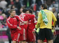 Fussball 1. BL Bayern-Wolfsburg; Zweikampf