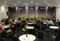 Fussball 1. Bundesliga: Der neue Presseraum in dem die Pressekonferenz stattfindet